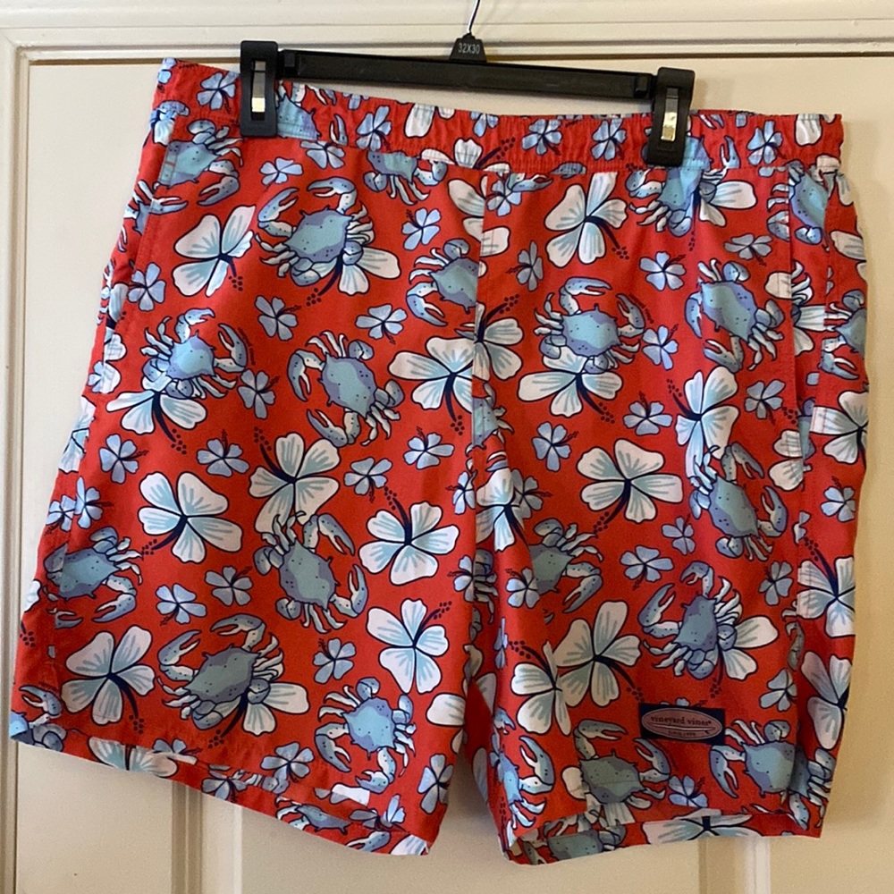 Vineyard Vine Mens swim trunks size medium